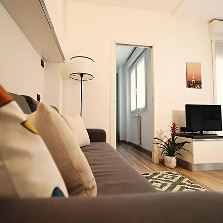 Modern Apt Next To M3 Metro, Milan * Milano