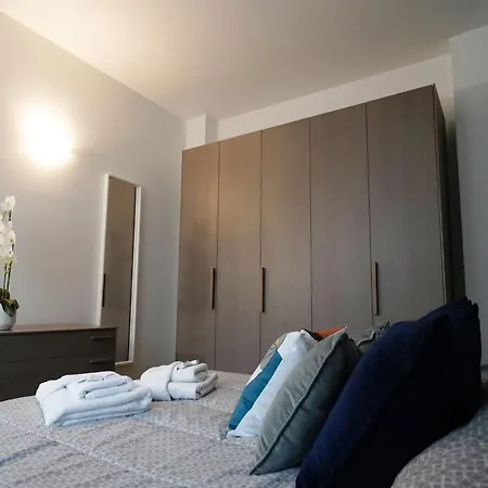 Modern Apt Next To M3 Metro, Milan