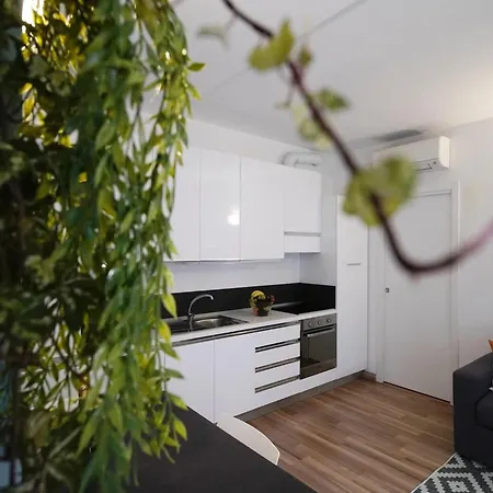 Modern Apt Next To M3 Metro, Milan